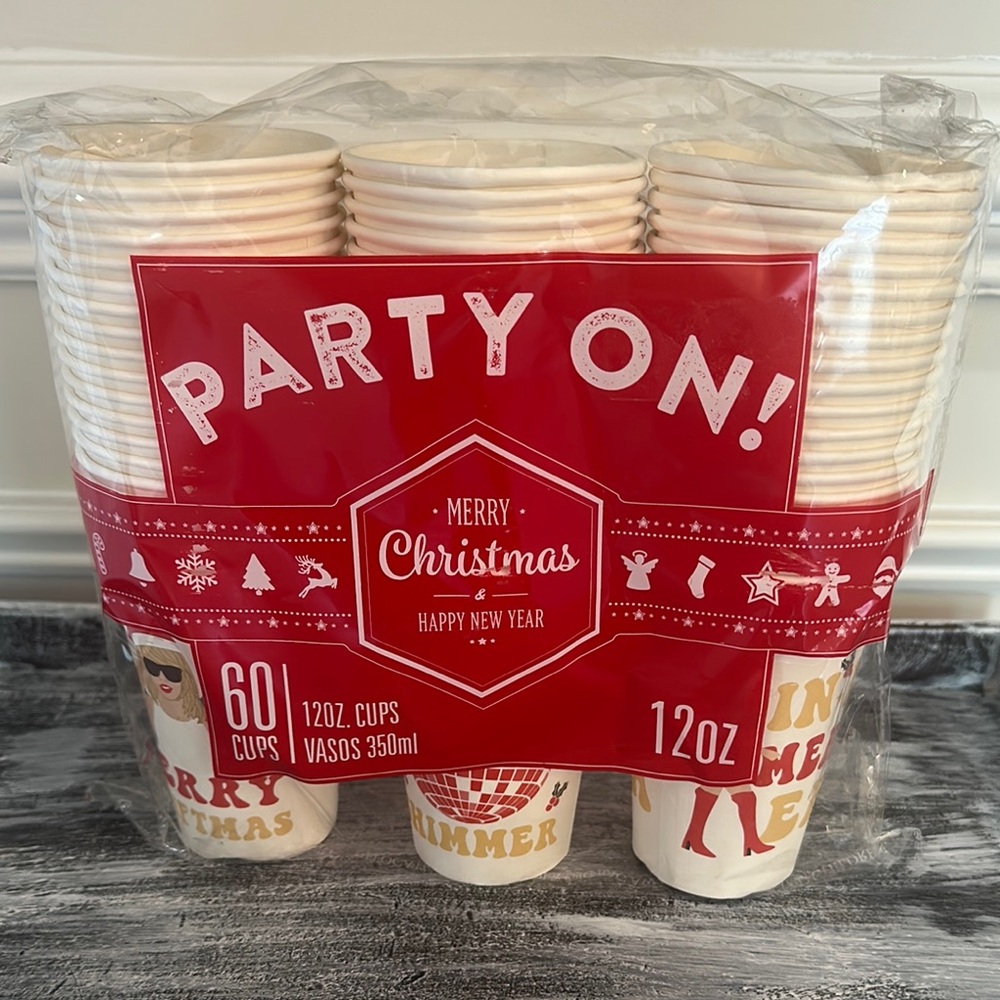Taylor Swift NWT 60 count Party Disposable Christmas Cups